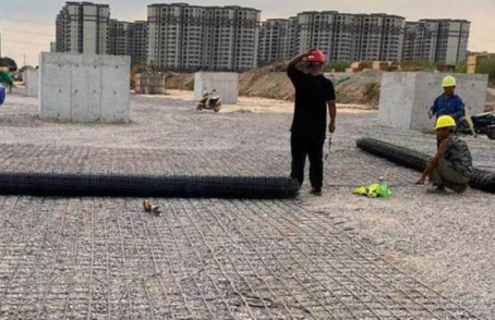 湛江土工格栅铺设前地基要怎么处理？